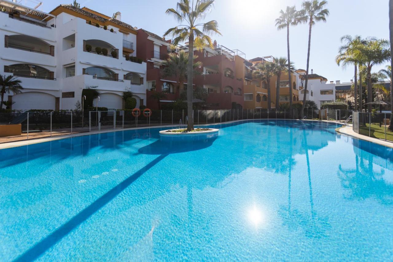 Golden Mile Luxury Ground Floor Near Puente Apartemen